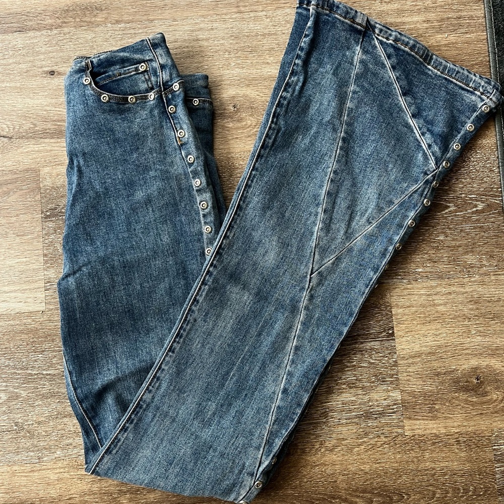 I.AM.GIA Tommie Flare Jeans Women’s Small Blue Eyelet Y2K - Picture 10 of 11